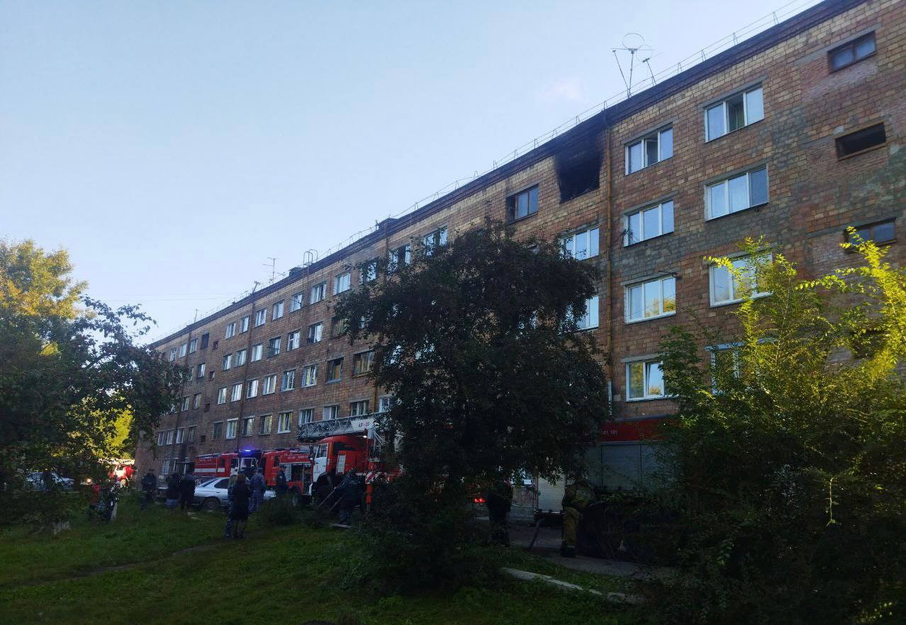 В Красноярске 2 человека погибли в результате пожара в общежитии |  17.09.2023 | Красноярск - БезФормата