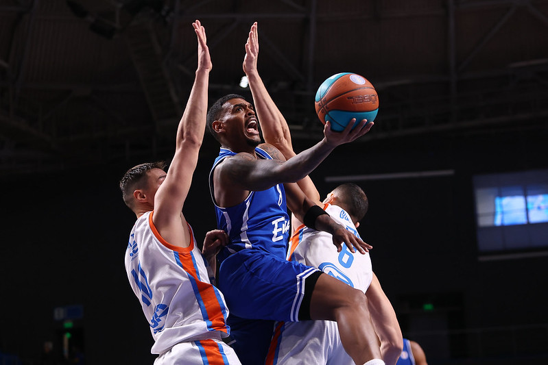 2 декабря. Красноярск. Как ни сторожили Ксэвьера Ратэн-Мэйса баскетболисты «Самары», «свои» 29 очков он «Енисею» принёс.