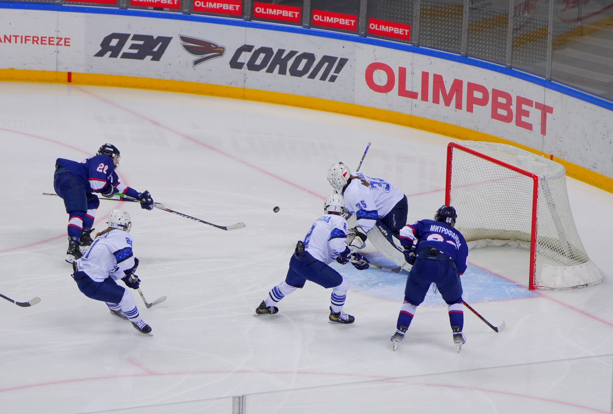 Очередной острый момент у ворот «Динамо-Невы».