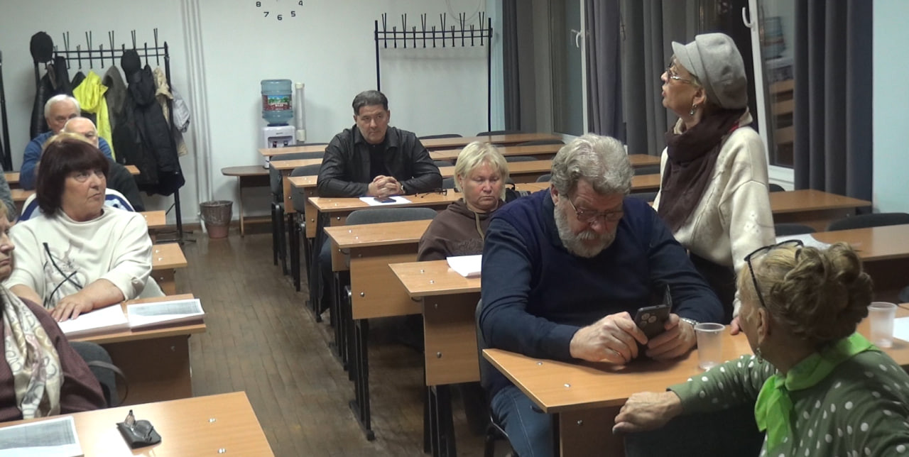 Заседание правления было бурным. Как писал поэт, Краснояры сердцем яры.