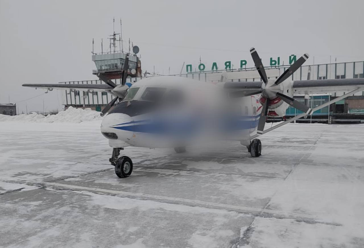 В Якутии самолёт выкатился при посадке за пределы взлётно-посадочной полосы