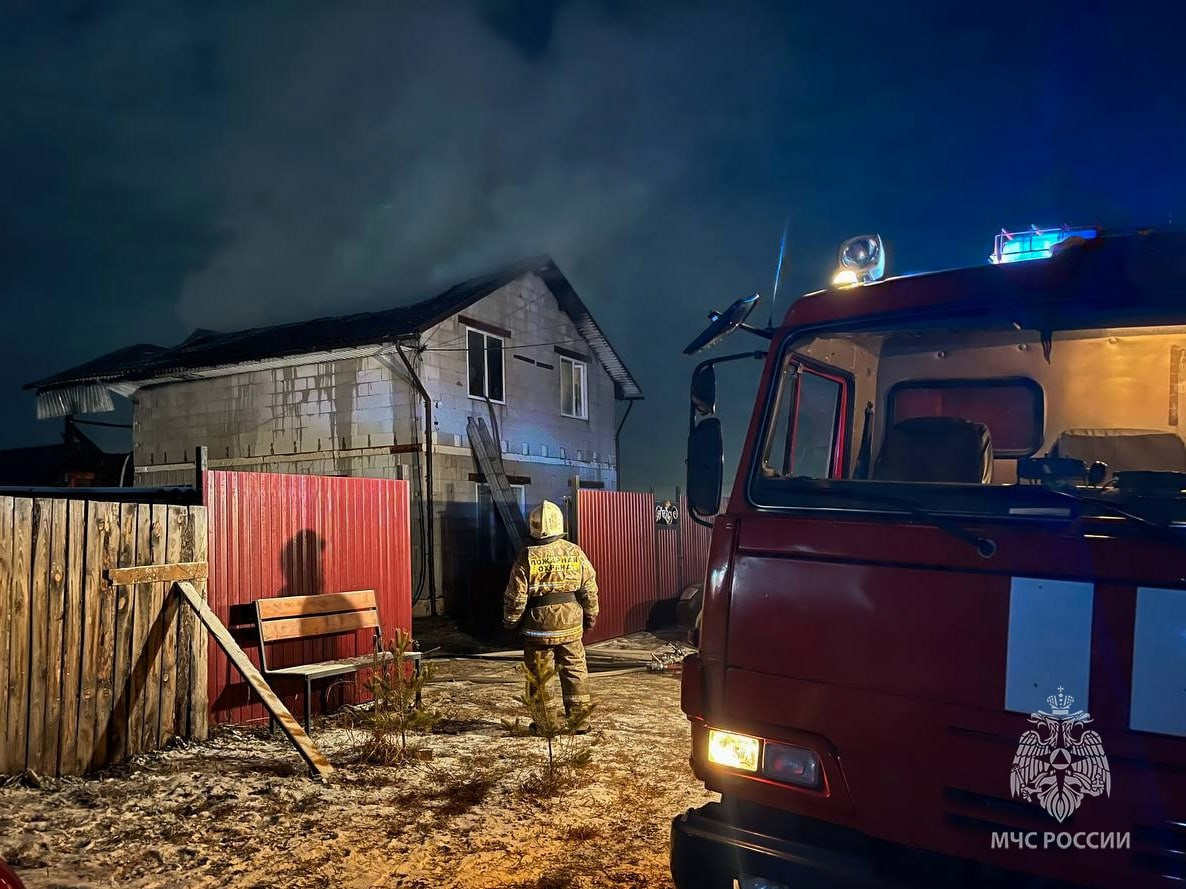 В Хакасии неправильное устройство дымовой трубы привело к уничтожению крыши дома