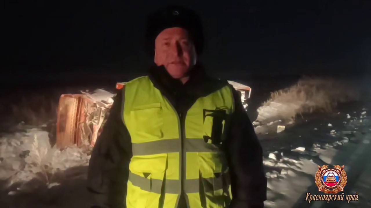 Под Енисейском перевернулась вахтовка, четыре человека получили травмы