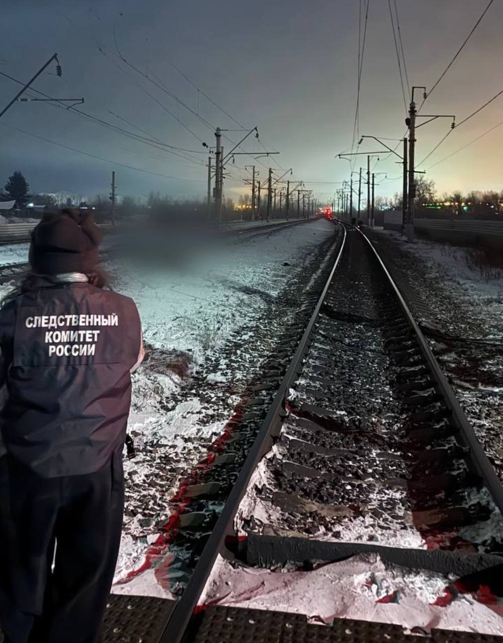 В Иркутской области грузовым поездом смертельно травмированы три человека