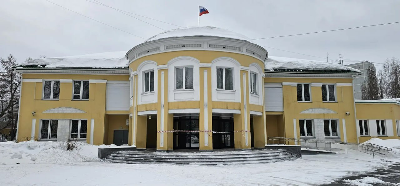 В Новосибирске суд вынес приговор подростку из Хакасии, уничтожившему релейный шкаф