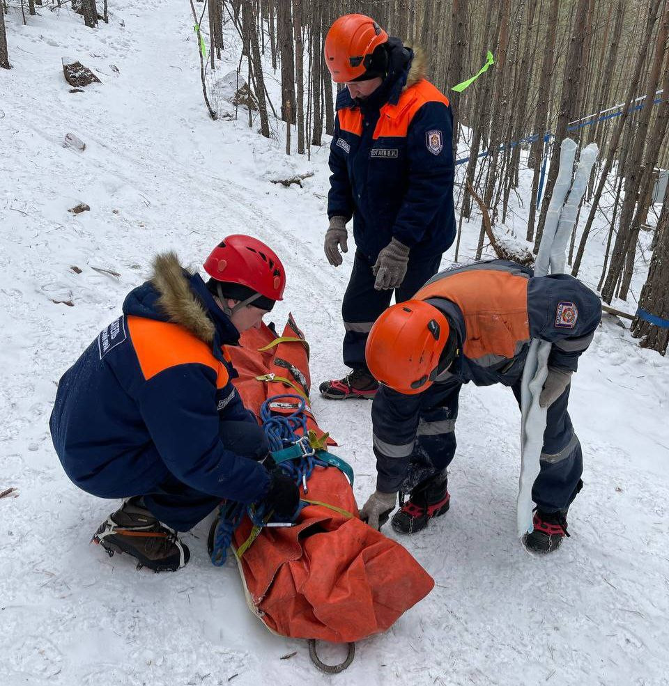 Два человека получили травмы на Столбах и один - на Красноярском море