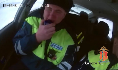 В Железногорске нетрезвый лихач на BMW при попытке скрыться протаранил машину ДПС