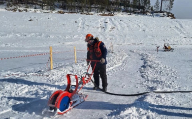 В связи с потеплением ледовый покров на водоёмах становится более хрупким и ненадёжным