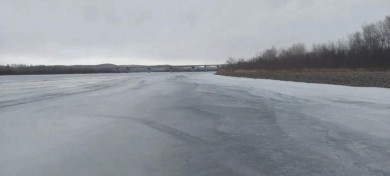 Сотрудники полиции предупреждают: выход на лёд опасен, это может привести к трагедии