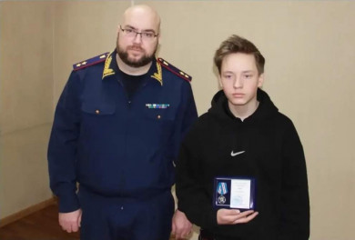 Медаль «Доблесть и отвага» вручена подростку, спасшему ребёнка при нападении собаки в Хакасии