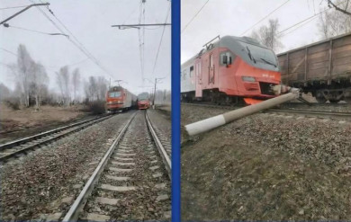 В Новосибирской области грузовой поезд совершил наезд на упавшую на путь опору
