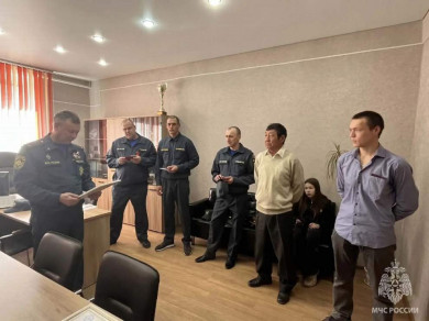 В Хакасии в главке МЧС России наградили добровольцев Усть-Абаканского района