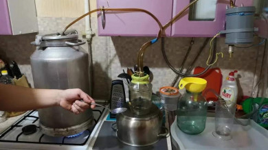 В Ужуре возбудили уголовное дело за повторную незаконную реализацию самогона
