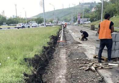 В городе Красноярске обновляют дороги, ведущие к медицинским учреждениям