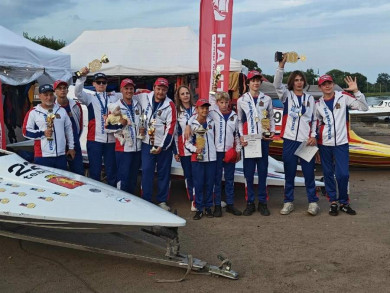 Красноярцы завоевали медали чемпионата и первенства страны по водно-моторному спорту