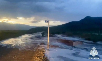 В Туве вода после обильных дождей размыла участок автодороги Чадан – Баян-Тала