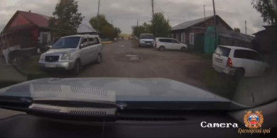 В Енисейске дедушка доверил управление своей машиной внуку, не имеющему прав