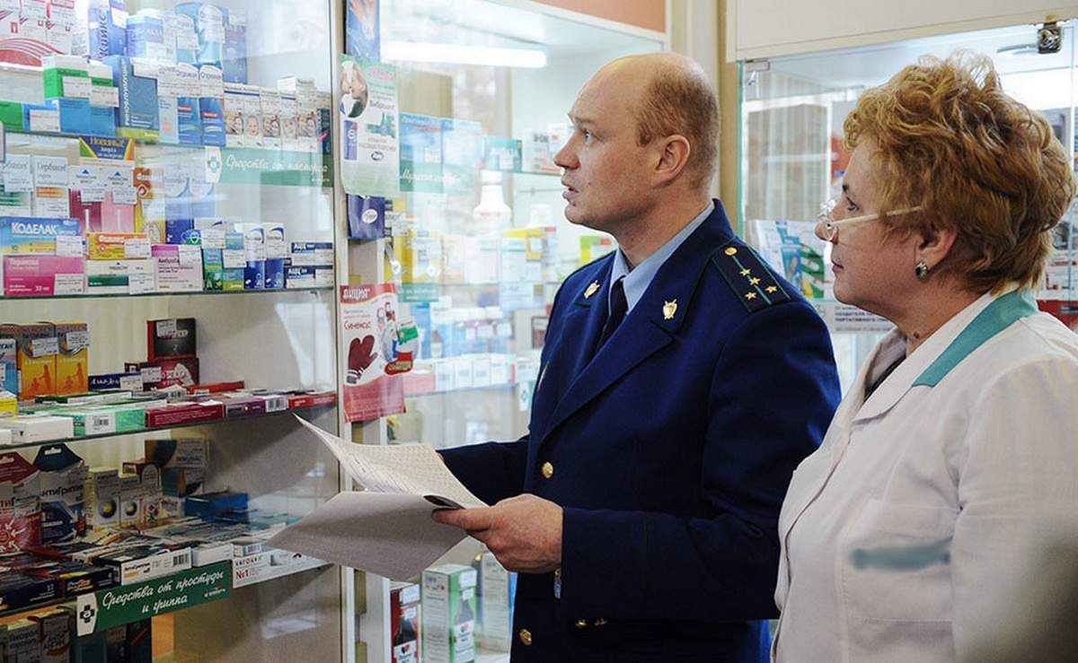 Проверка лекарств. Нарушения в аптеке. Проверка в аптеке. Прокуратура в аптеке. Ревизия в аптеке.