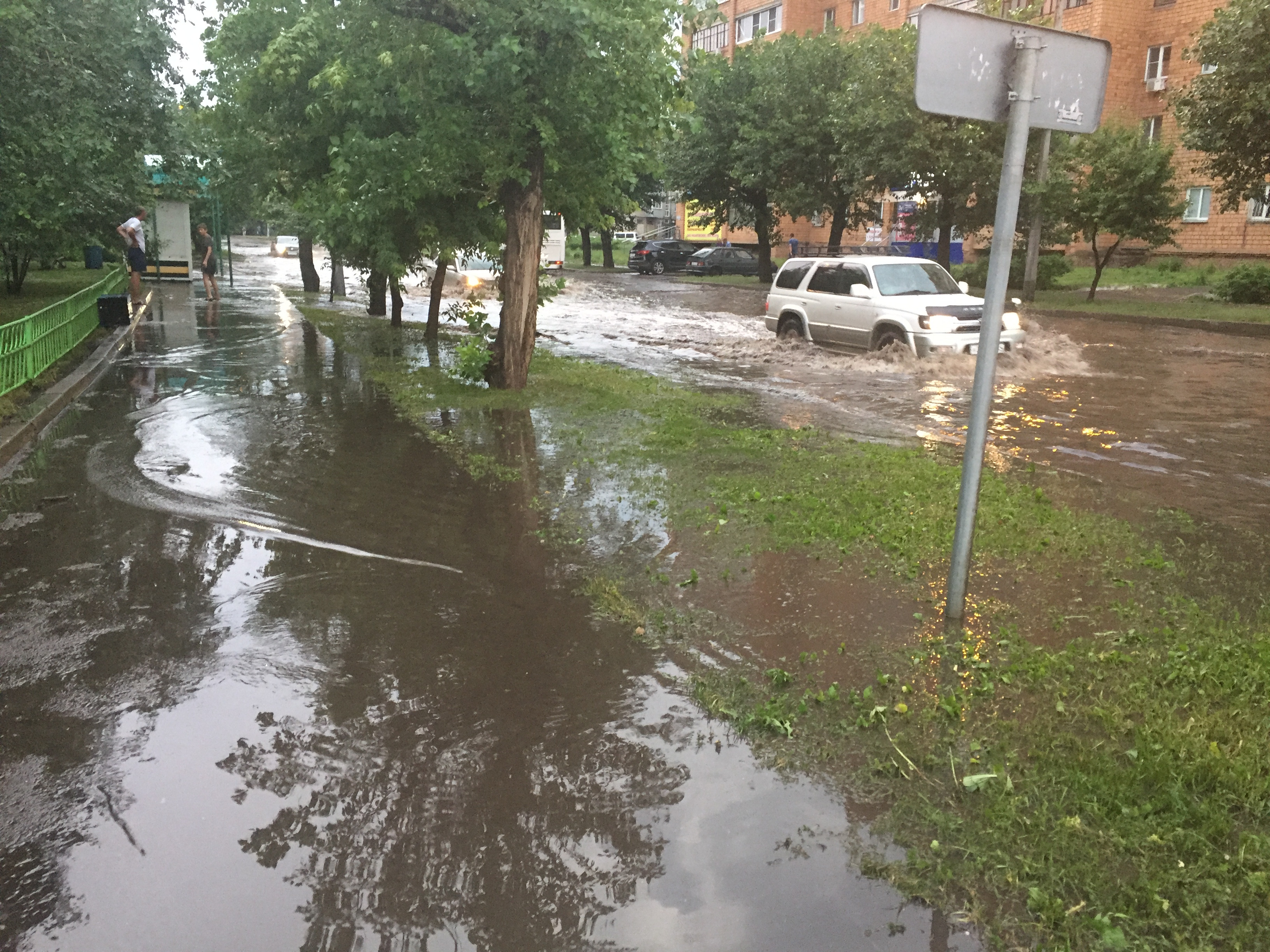 Красноярск дождь. Ливень в Красноярске. Последствия ливней. Красноярск ливневые дожди. Ливень в Красноярске сейчас.