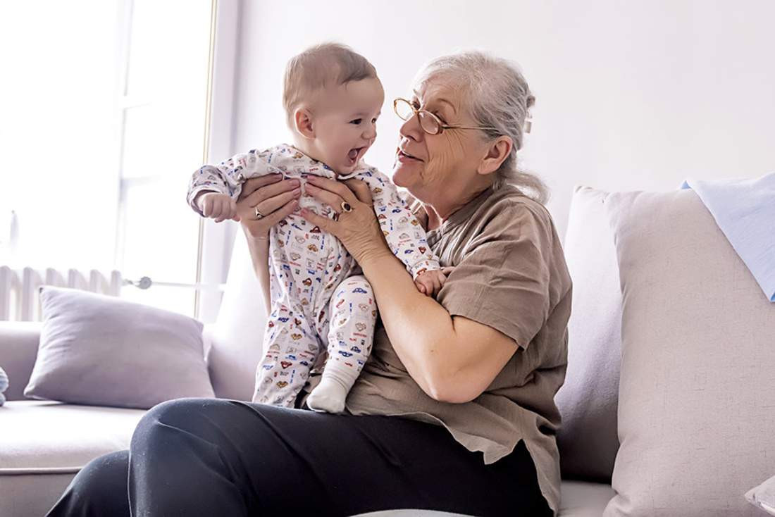 молодая бабушка с внуком картинки