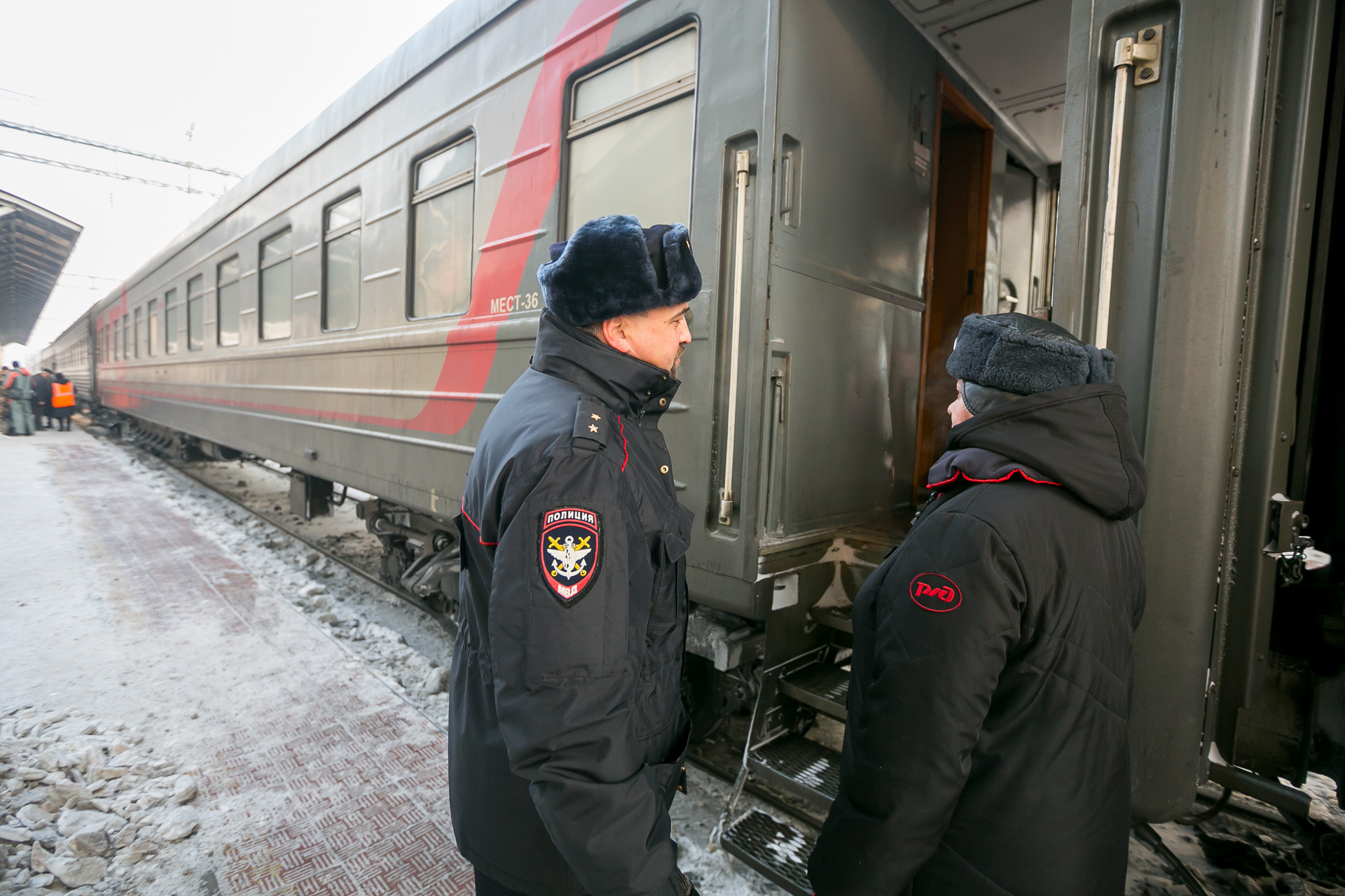 В Красноярском крае двое хулиганов предстанут перед судом за дебоши в  поездах. Красноярский рабочий