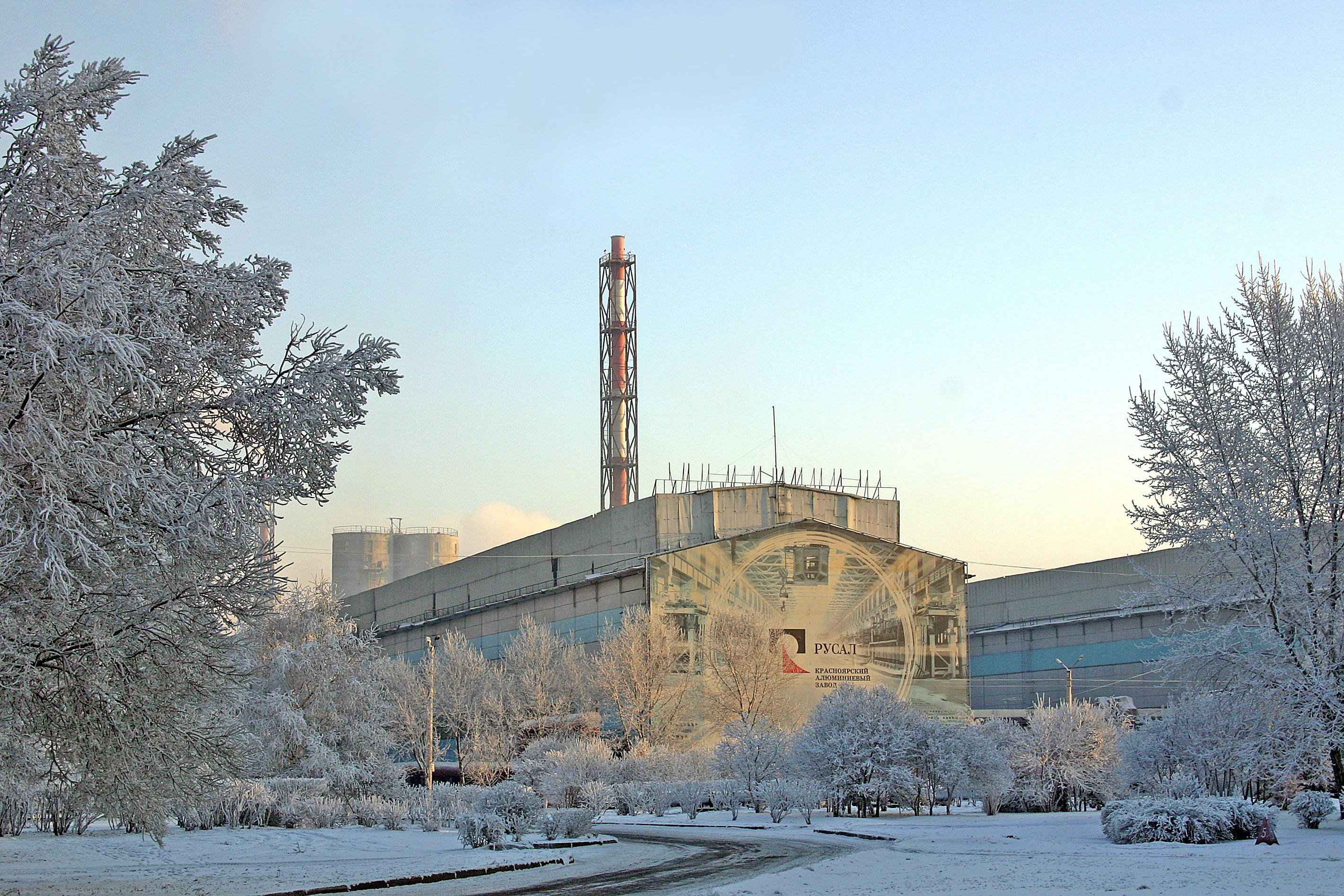 Красноярская промышленность. КРАЗ завод Красноярск. КРАЗ РУСАЛ Красноярск. Алюминиевый завод в Красноярске. КРАЗ алюминиевый завод Красноярск.