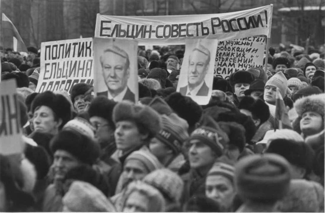 Совесть москва. Ельцин митинг 1990. Митинг против Ельцина 1991. Митингующие за Ельцина 1991. Москва 1991 митинг за Ельцина.