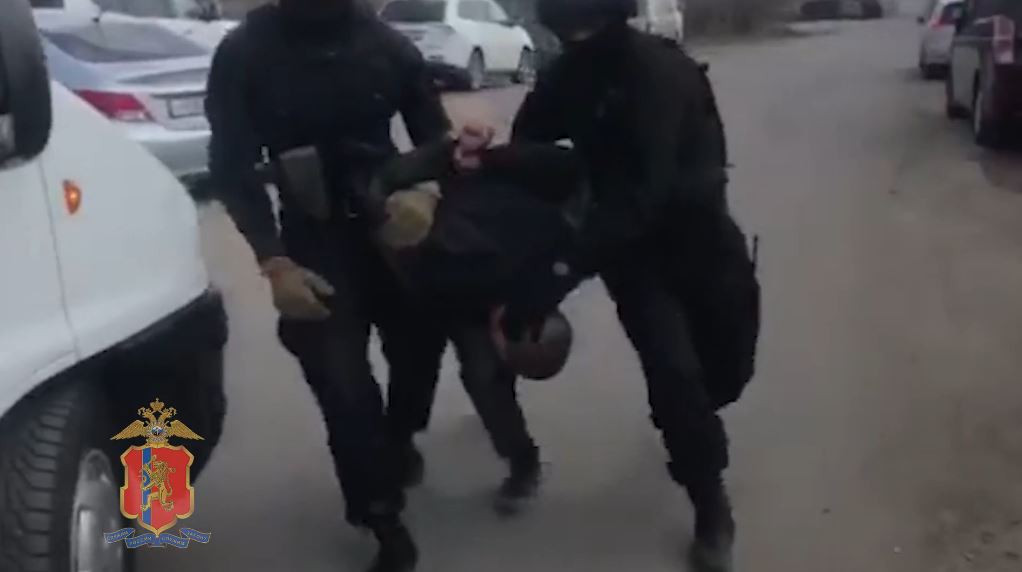 Алматинская группировка театралы. Захватил полицейского в орле. Нападение на сотрудника полиции. Стражи порядка задержали. Дпс.