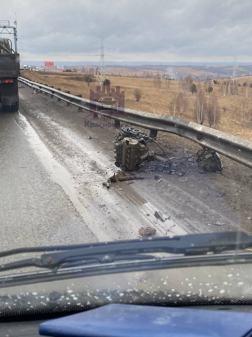 В Красноярском крае в ДТП с грузовиком и легковушкой пострадали 2 человека  | 03.04.2022 | Красноярск - БезФормата