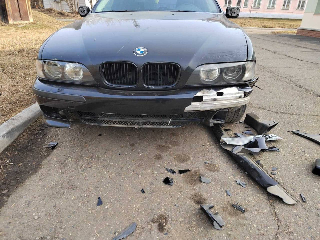 В Зеленогорске девушка после ночного клуба повредила палкой BMW своего  бывшего | 18.04.2022 | Красноярск - БезФормата