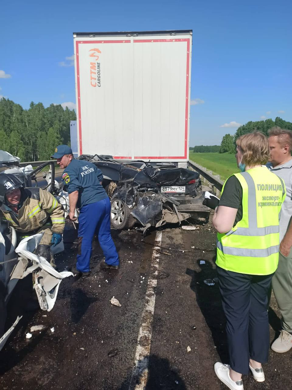 В Красноярском крае на трассе столкнулись 6 автомобилей, погиб 1 человек.  Красноярский рабочий