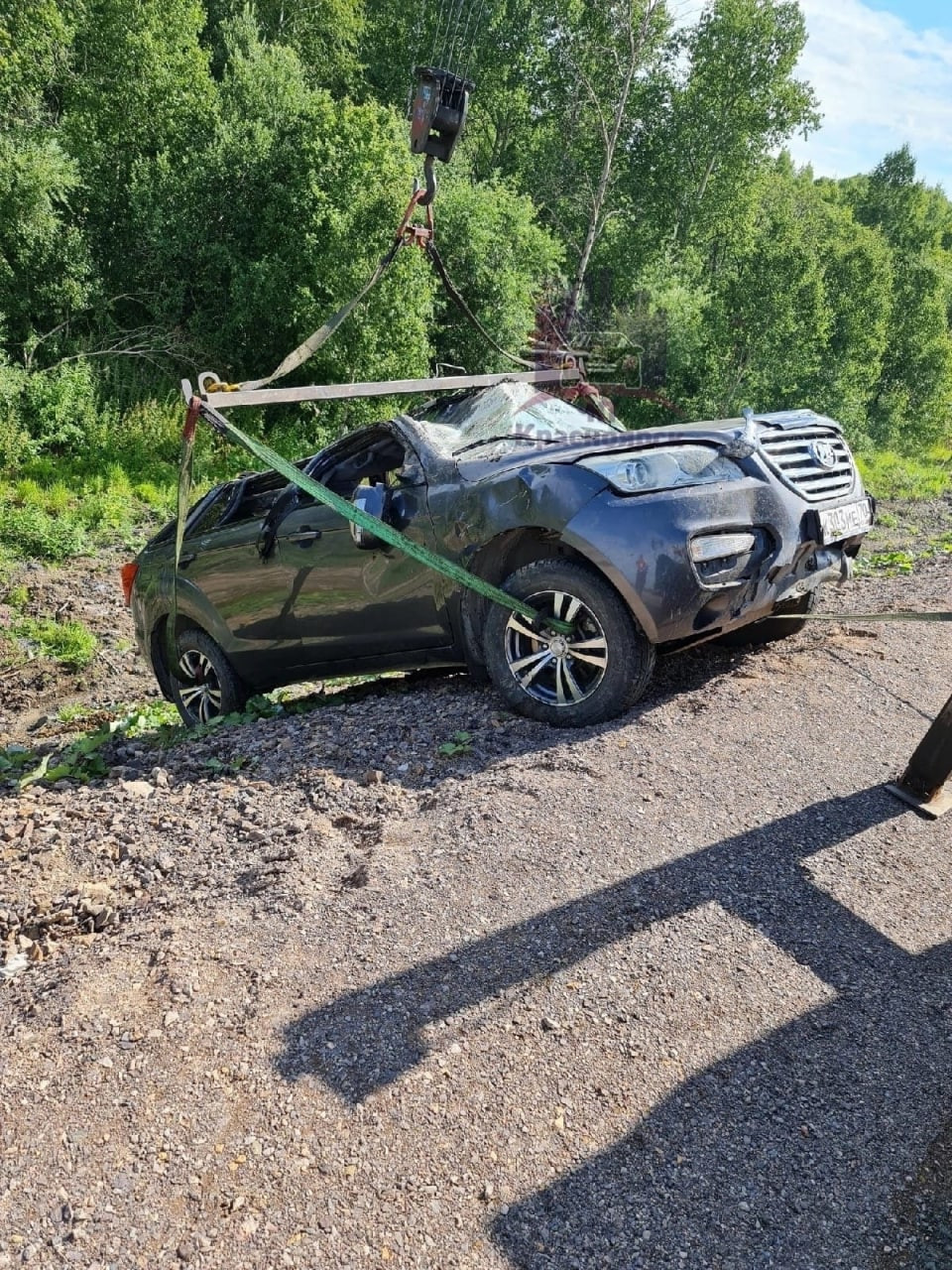 На трассе между Красноярском и Ачинском перевернулась машина, 2 человека  пострадали | 29.07.2022 | Красноярск - БезФормата