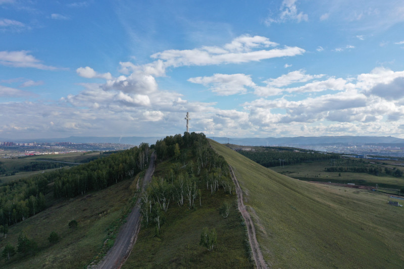 Строительство красноярского края. Дрокинская гора Красноярск. Красноярск крест на горе. Красноярск Дрокинская гора правительство Красноярского края. Отрог горы.