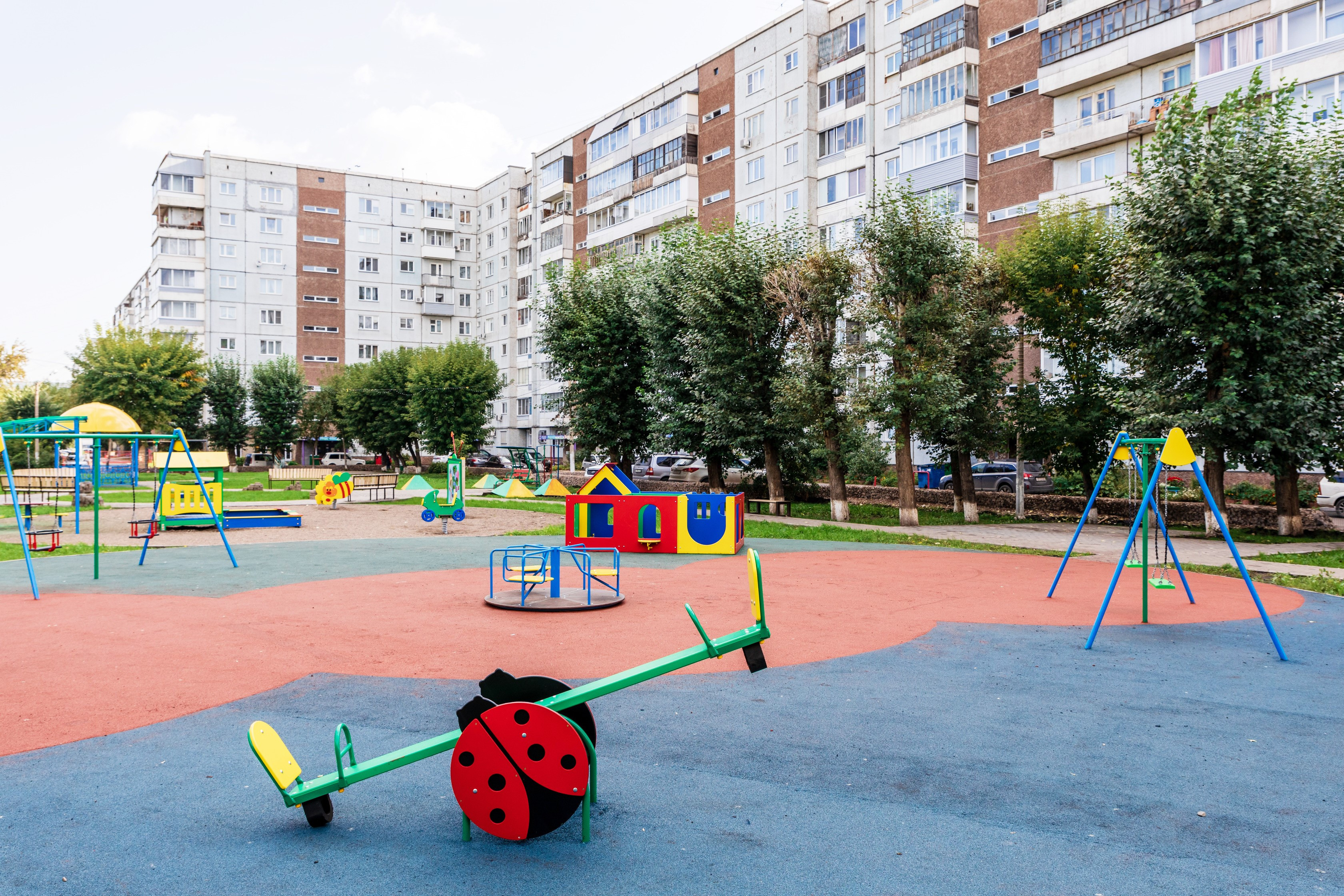 В Советском районе Красноярска продолжается благоустройство дворов при  поддержке РУСАЛа | 15.09.2022 | Красноярск - БезФормата